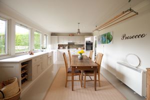 Kitchen Diner - click for photo gallery